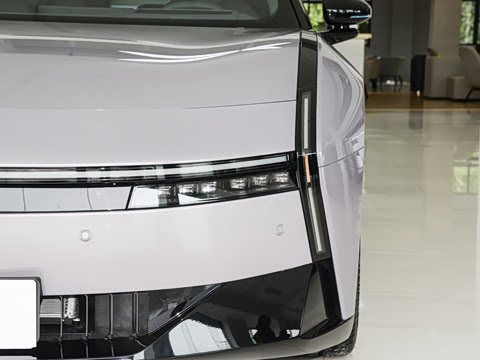 2025�� 702 ������ Ultra