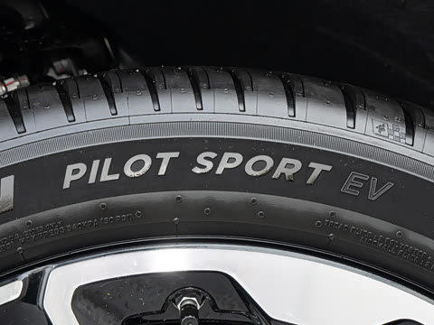 2026�� ���� 702 Max �콢��