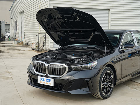 2026�� �Ŀ� 525Li M�˶���װ