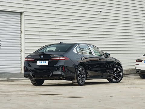 2026�� �Ŀ� 525Li M�˶���װ