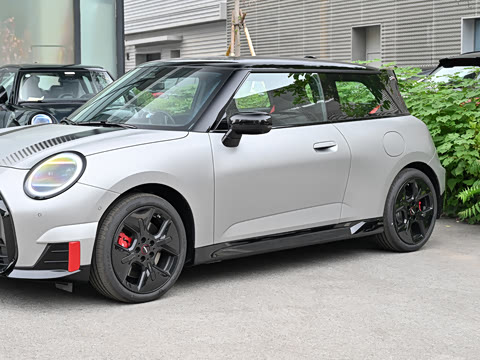2026�� JOHN COOPER WORKS �й��ر��