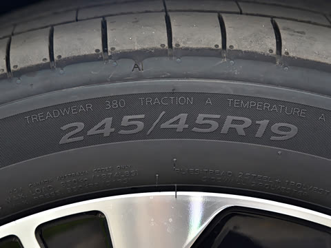 2026�� �Ŀ� E 300 L ������