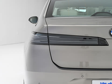 2027�� 740L �����