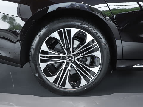 2026�� �Ŀ� E 300 L ������