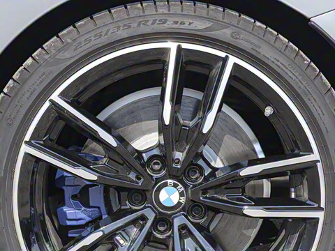 2025�� M240i xDrive