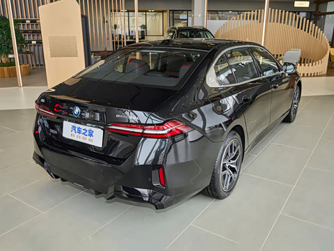 2026�� �Ŀ� eDrive 35L M�˶���װ