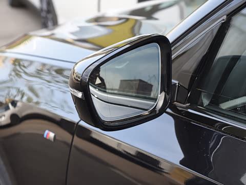 2026�� 330Li ������ M�˶���ҹ��װ