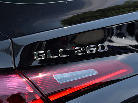 2026�� �Ŀ� GLC 260 4MATIC ����SUV
