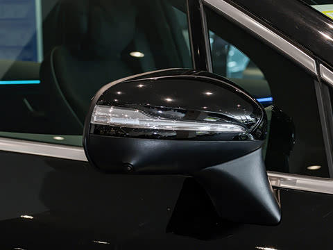 2025�� 500 4MATIC