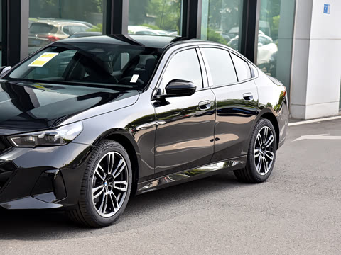 2026�� 525i M�˶���װ