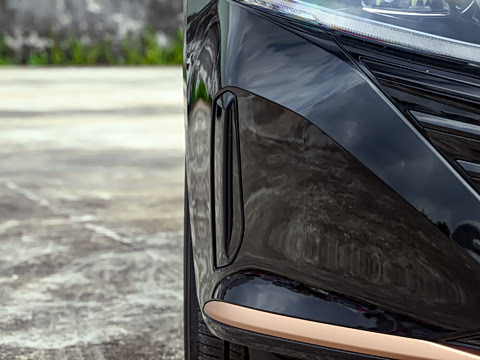 2025�� 2.0L SV �ڽ��