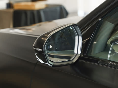 2026�� 740Li ��Ӱ��ذ� M���ܰ��˶���װ