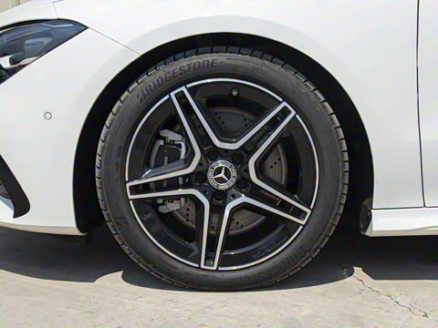 2025�� CLA 260 4MATIC ���ܳ�