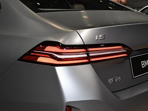 2026�� �Ŀ� xDrive 50L M�˶���װ