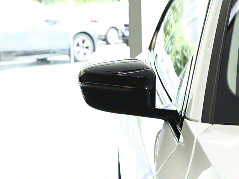 2025�� 225i M�˶���ҹ��װ