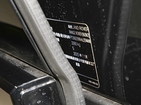 2026�� 3.0 L6 400PS SE�����