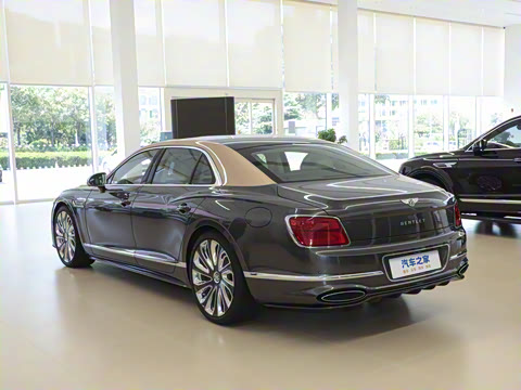 2026�� 4.0T V8 Mulliner