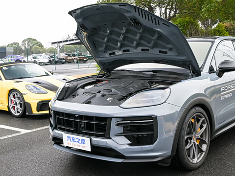 2025�� Cayenne Coup�� Turbo GT 4.0T