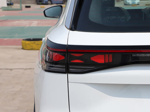 2026�� ̽��L 330TSI ������Ӣ
