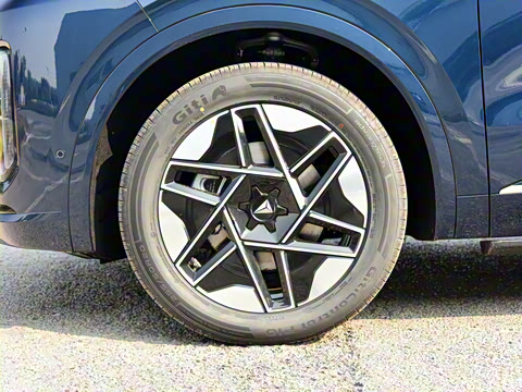 2025�� �Ŀ� ����Max