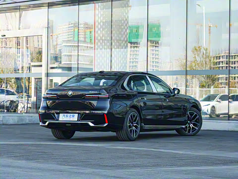 2026�� 735Li M�˶���װ