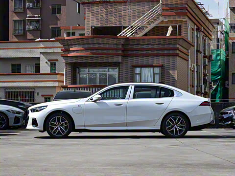 2026�� eDrive 40L M�˶���װ