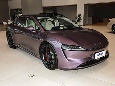 2025�� 703km Ultra�˶���