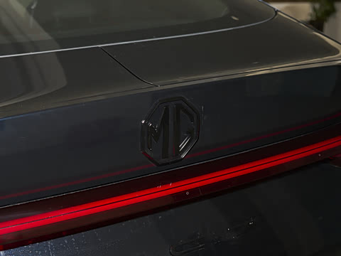 2026�� 2.0T Trophy+ �����˶���