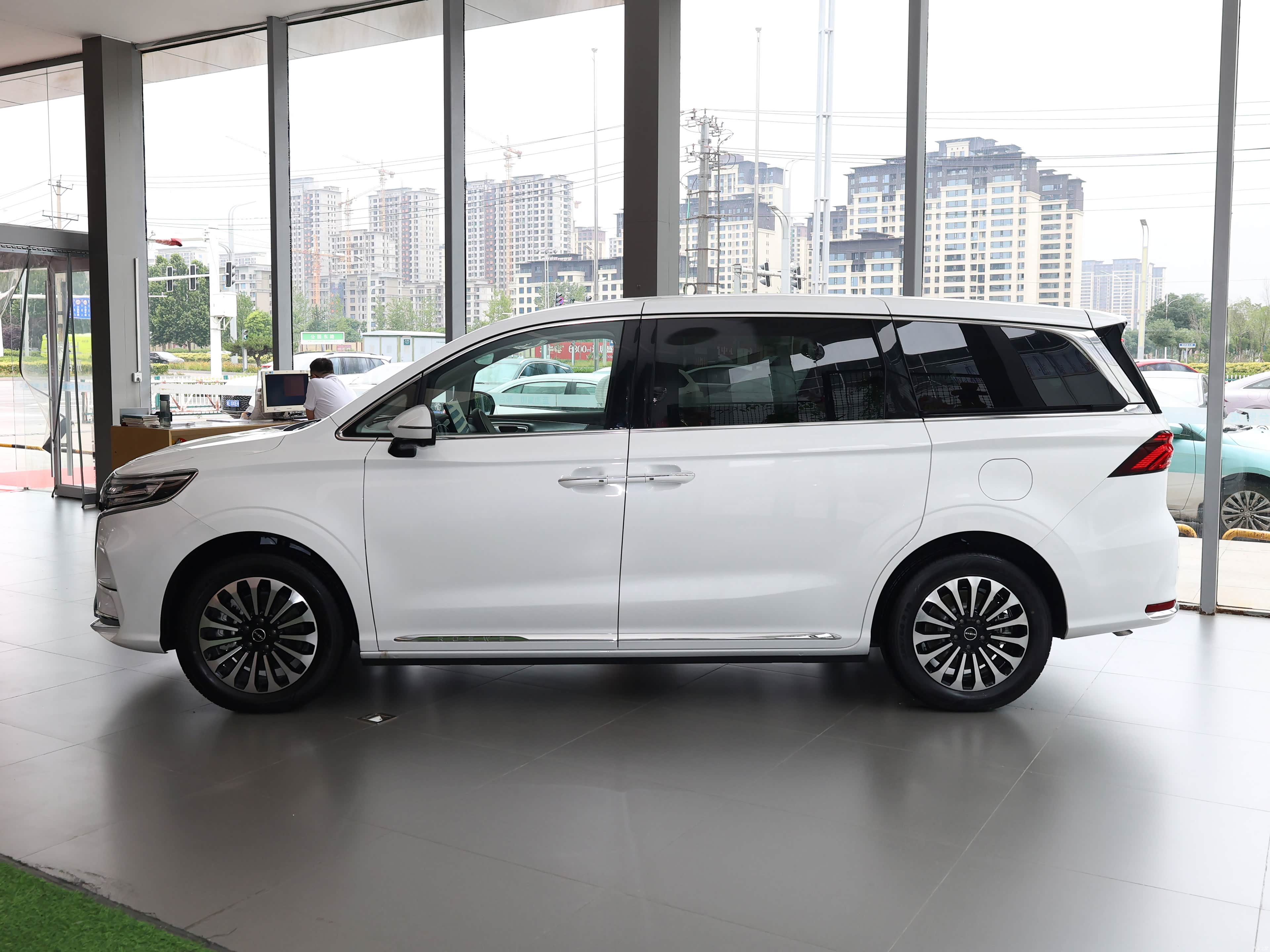Roewe iMAX8, миниатюра 4
