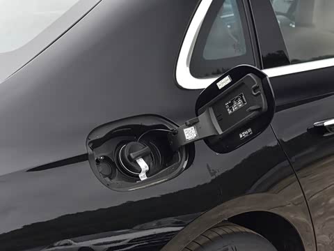 2026�� �Ŀ� E 260 L �����