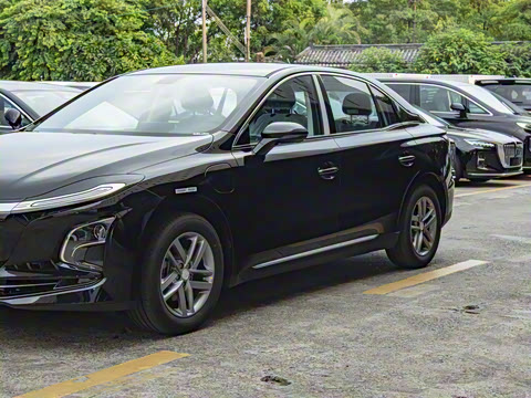 2025�� 610km PLUS