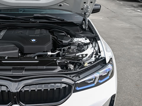 2026�� 330Li ������ M�˶���ҹ��װ