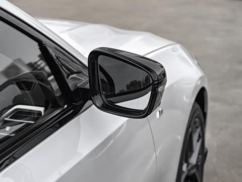 2026�� 330Li ������ M�˶���ҹ��װ