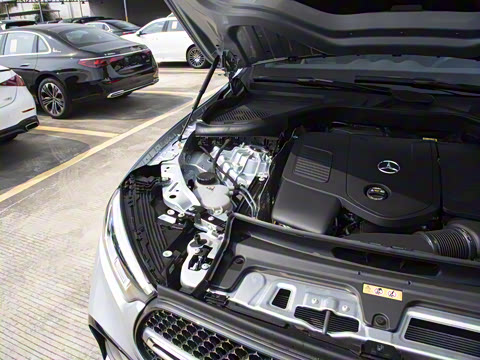 2025�� �Ŀ� GLC 260 L 4MATIC ������