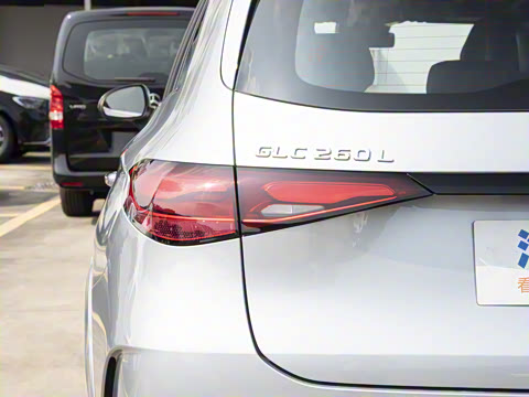 2025�� �Ŀ� GLC 260 L 4MATIC ������