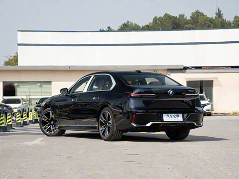 2026�� 740Li ������ M�˶���װ