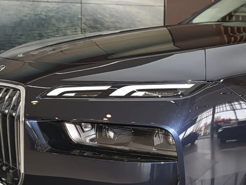 2026�� 735Li ������װ