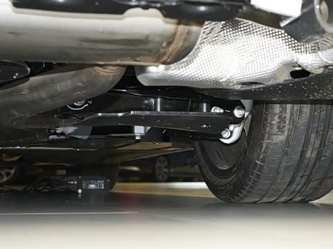 2026�� 225i M�˶���ҹ��װ