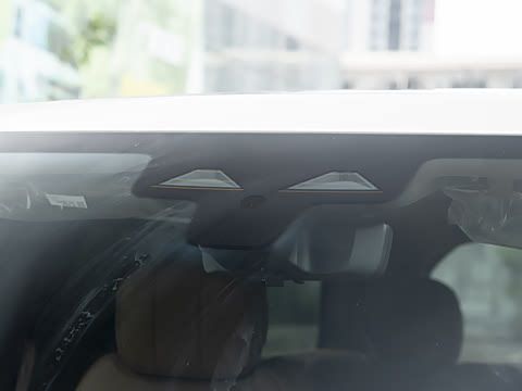 2026�� 3.0 L6 400PS SE�����