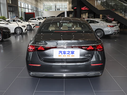 2025�� �Ŀ� E 300 L ������