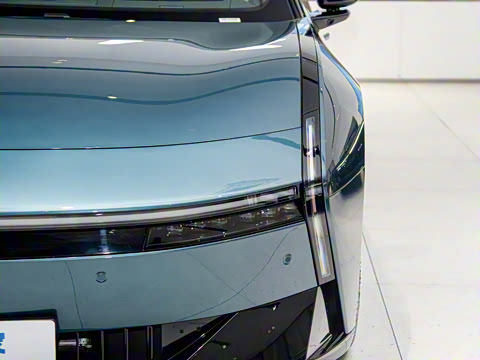 2025�� 702 ������ Ultra