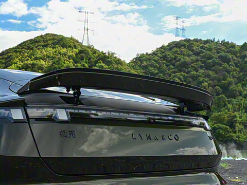 2025�� 240����Ultra�˶���