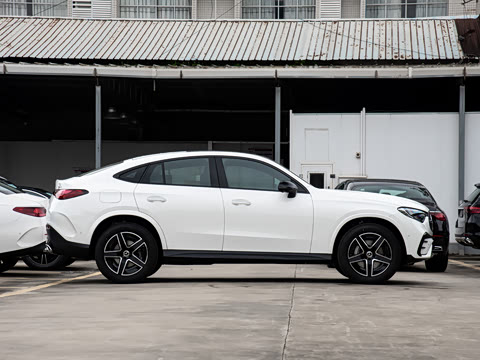 2026�� �Ŀ� GLC 260 4MATIC ����SUV