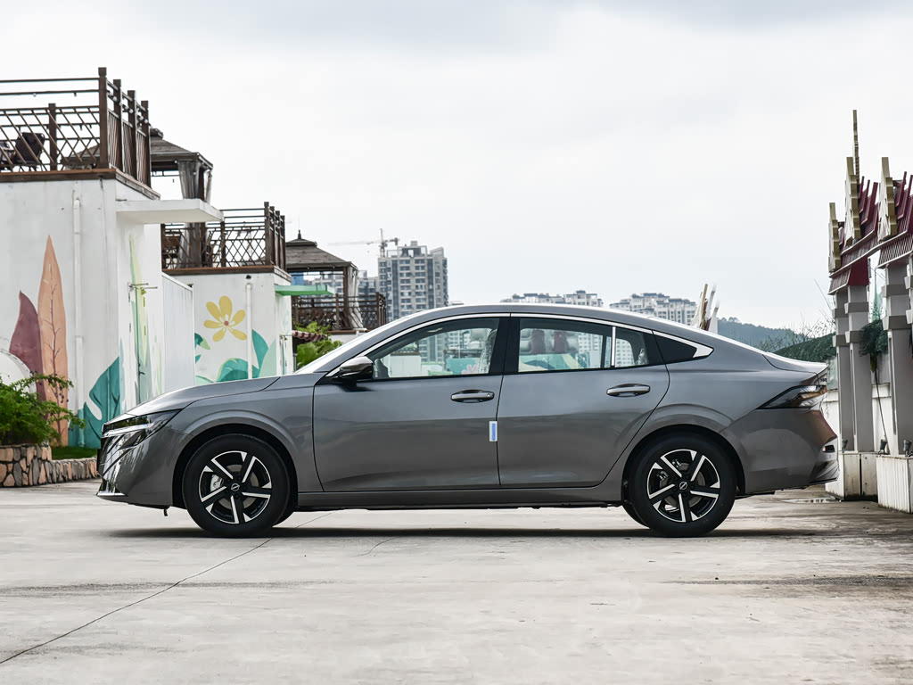Nissan Sylphy V (B19), Седан: фото поколения