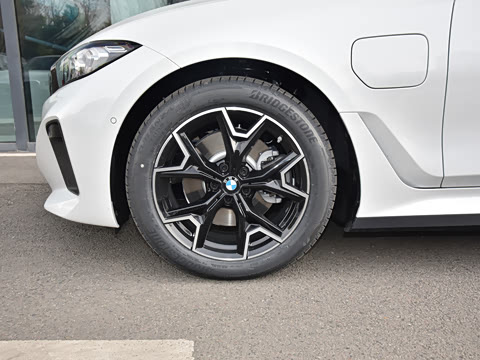 2026�� �Ŀ� eDrive 40 L ��ҹ��װ