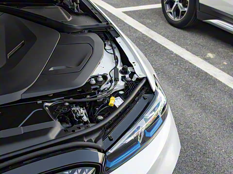 2026�� eDrive 40 L ��ҹ�˶���װ