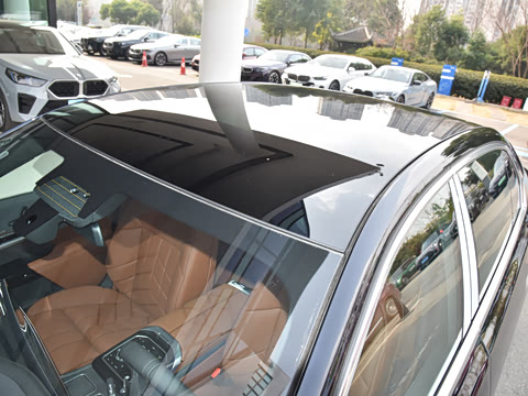 2026�� 740Li ������ M�˶���װ