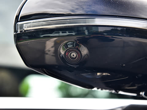 2026�� �Ŀ� E 300 L ������