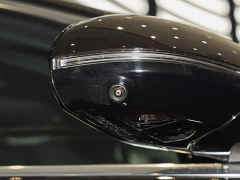 2026�� E 300 L ������