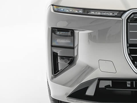 2027�� 740L �����